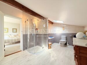 Character house with pool, 5 bedrooms, 3.5 ha land – 20 min from Angoulême
