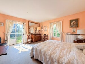 Character house with pool, 5 bedrooms, 3.5 ha land – 20 min from Angoulême