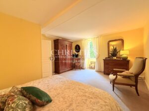 Character house with pool, 5 bedrooms, 3.5 ha land – 20 min from Angoulême