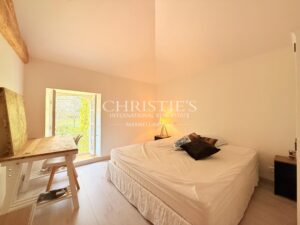 Character house with pool, 5 bedrooms, 3.5 ha land – 20 min from Angoulême