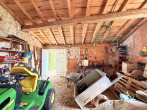 Character house with pool, 5 bedrooms, 3.5 ha land – 20 min from Angoulême