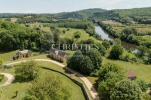 Propriété d’Exception Restaurée au Cœur du Triangle d’Or de la Dordogne
