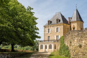 Propriété d’Exception Restaurée au Cœur du Triangle d’Or de la Dordogne