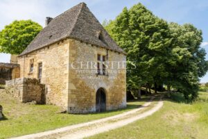 Propriété d’Exception Restaurée au Cœur du Triangle d’Or de la Dordogne