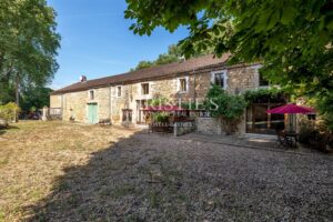 Historic Périgord Manor: An Exclusive Sanctuary with Diverse Revenue Streams