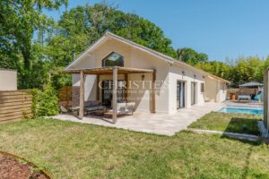 Maison familiale en bordure de forêt,  proche des commodités et du tram B