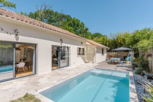 Maison familiale en bordure de forêt,  proche des commodités et du tram B