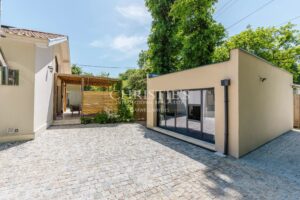 Maison familiale en bordure de forêt, proche des commodités et du tram B
