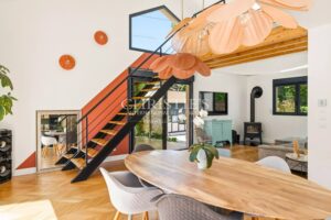 Maison familiale en bordure de forêt, proche des commodités et du tram B