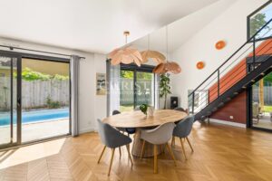Maison familiale en bordure de forêt, proche des commodités et du tram B