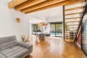 Maison familiale en bordure de forêt, proche des commodités et du tram B