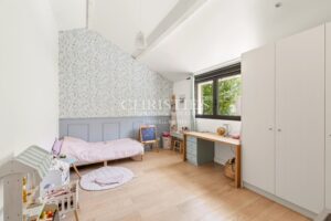Maison familiale en bordure de forêt, proche des commodités et du tram B