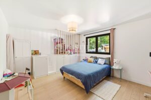 Maison familiale en bordure de forêt, proche des commodités et du tram B