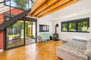 Maison familiale en bordure de forêt, proche des commodités et du tram B