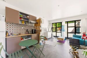 Maison familiale en bordure de forêt, proche des commodités et du tram B