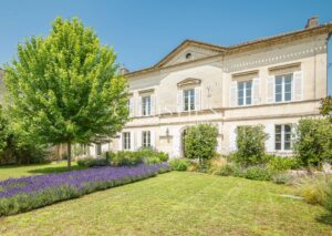 Elegant Maison de Maître in the heart of Izon Near Bordeaux
