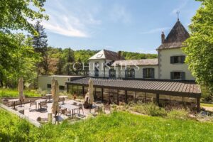 Prime Culinary Turnkey Investment Opportunity: A Michelin-Calibre Gastronomic Restaurant & Luxury Suites near Périgueux