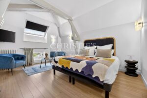 Prime Culinary Turnkey Investment Opportunity: A Michelin-Calibre Gastronomic Restaurant & Luxury Suites near Périgueux