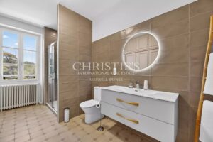 Prime Culinary Turnkey Investment Opportunity: A Michelin-Calibre Gastronomic Restaurant & Luxury Suites near Périgueux