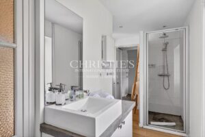 Prime Culinary Turnkey Investment Opportunity: A Michelin-Calibre Gastronomic Restaurant & Luxury Suites near Périgueux