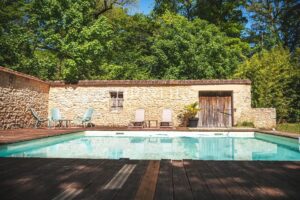 Prime Culinary Turnkey Investment Opportunity: A Michelin-Calibre Gastronomic Restaurant & Luxury Suites near Périgueux