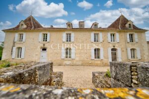 An exceptional estate in the Dordogne: an 18th-century manor house, a horse-riding estate and a lifestyle immersed in nature