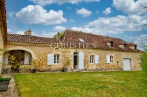 An exceptional estate in the Dordogne: an 18th-century manor house, a horse-riding estate and a lifestyle immersed in nature