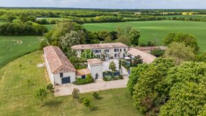 15TH-CENTURY MANSION – CONTEMPORARY ELEGANCE & FRENCH ART OF LIVING