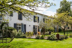 15TH-CENTURY MANSION – CONTEMPORARY ELEGANCE & FRENCH ART OF LIVING