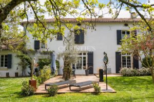 15TH-CENTURY MANSION – CONTEMPORARY ELEGANCE & FRENCH ART OF LIVING