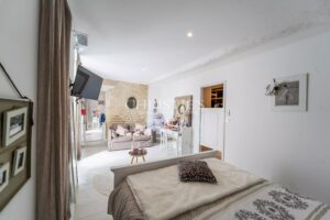 15TH-CENTURY MANSION – CONTEMPORARY ELEGANCE & FRENCH ART OF LIVING