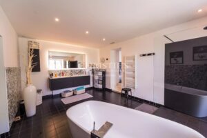 15TH-CENTURY MANSION – CONTEMPORARY ELEGANCE & FRENCH ART OF LIVING