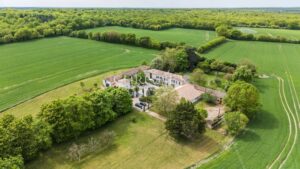 15TH-CENTURY MANSION – CONTEMPORARY ELEGANCE & FRENCH ART OF LIVING