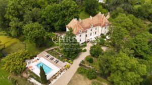 A prestigious estate with a park, in the heart of the Périgord