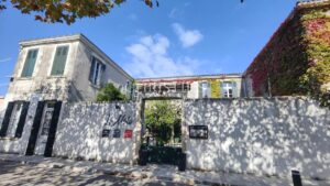 ENSEMBLE IMMOBILIER SUR LE PORT DE LA FLOTTE-EN-RE