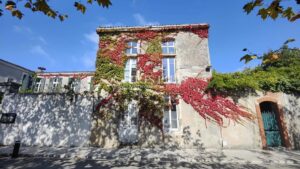 ENSEMBLE IMMOBILIER SUR LE PORT DE LA FLOTTE-EN-RE