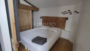 ENSEMBLE IMMOBILIER SUR LE PORT DE LA FLOTTE-EN-RE