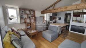 ENSEMBLE IMMOBILIER SUR LE PORT DE LA FLOTTE-EN-RE