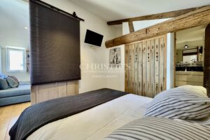 ENSEMBLE IMMOBILIER SUR LE PORT DE LA FLOTTE-EN-RE