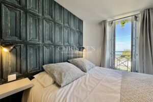 ENSEMBLE IMMOBILIER SUR LE PORT DE LA FLOTTE-EN-RE