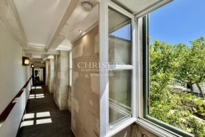 ENSEMBLE IMMOBILIER SUR LE PORT DE LA FLOTTE-EN-RE