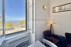 ENSEMBLE IMMOBILIER SUR LE PORT DE LA FLOTTE-EN-RE