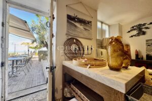 ENSEMBLE IMMOBILIER SUR LE PORT DE LA FLOTTE-EN-RE
