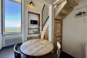 ENSEMBLE IMMOBILIER SUR LE PORT DE LA FLOTTE-EN-RE