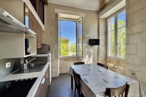 ENSEMBLE IMMOBILIER SUR LE PORT DE LA FLOTTE-EN-RE