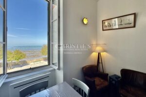 ENSEMBLE IMMOBILIER SUR LE PORT DE LA FLOTTE-EN-RE