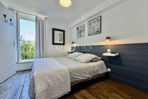 ENSEMBLE IMMOBILIER SUR LE PORT DE LA FLOTTE-EN-RE