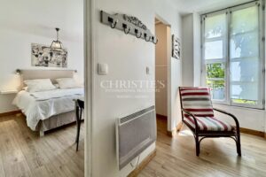 ENSEMBLE IMMOBILIER SUR LE PORT DE LA FLOTTE-EN-RE