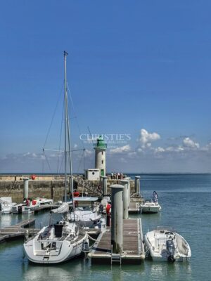 ENSEMBLE IMMOBILIER SUR LE PORT DE LA FLOTTE-EN-RE