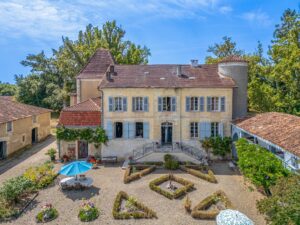Charmant manoir à la campagne offrant des possibilités d'aménagement variées  ﻿